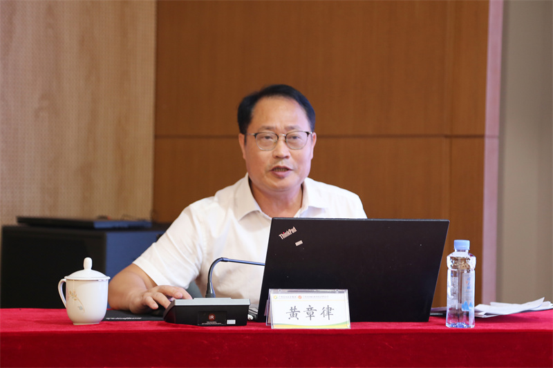 黨群工作部主任黃章律圍繞“國有企業(yè)基層黨建工作要求”開展培訓.jpg